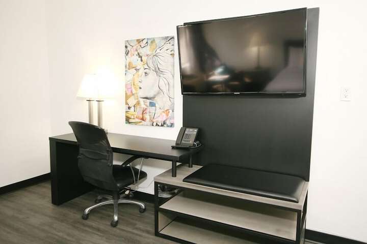 Room 33 of 78