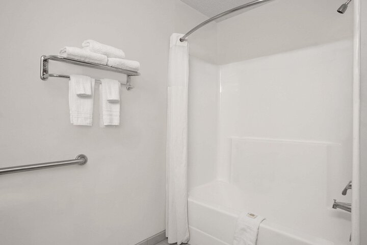 Room 6 of 17