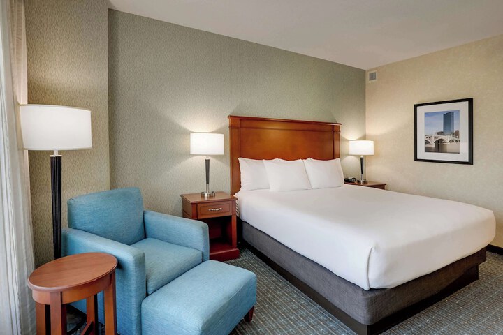 Room 40 of 74