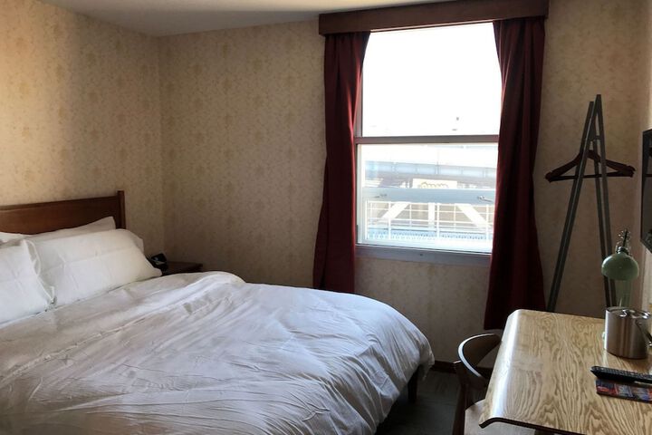 Room 46 of 89