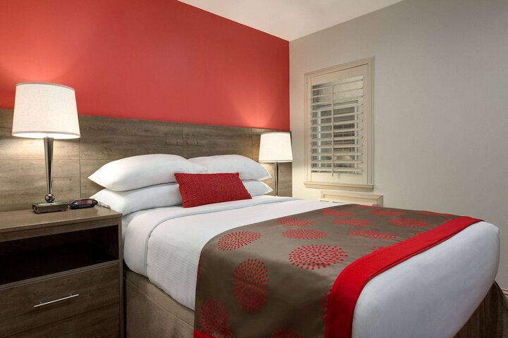 Room 15 of 33