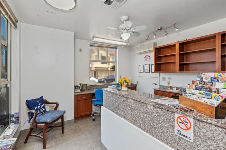 Beach House Inn & Suites