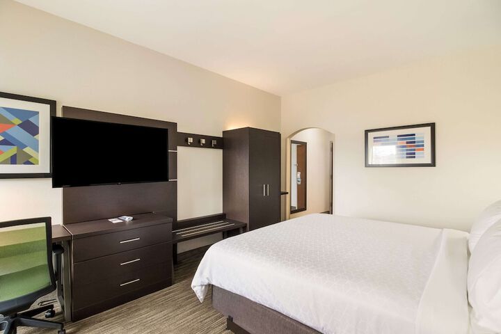Room 19 of 28