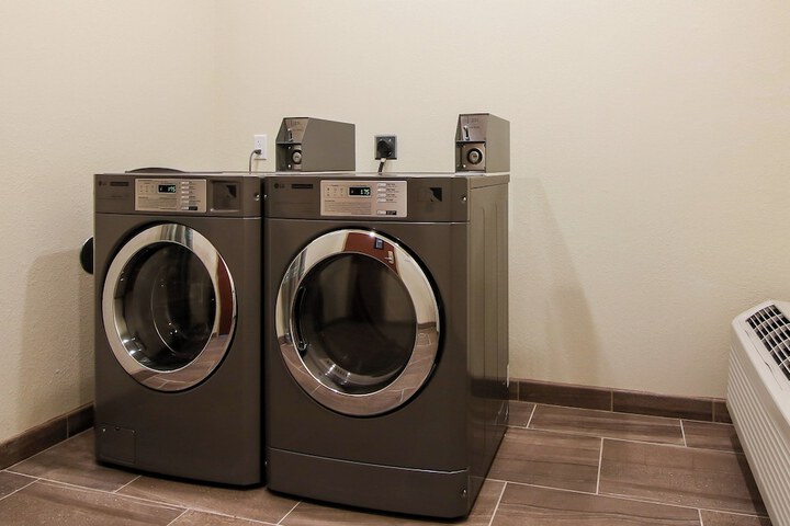 Cobblestone Inn & Suites at UW Stout Downtown Menomonie