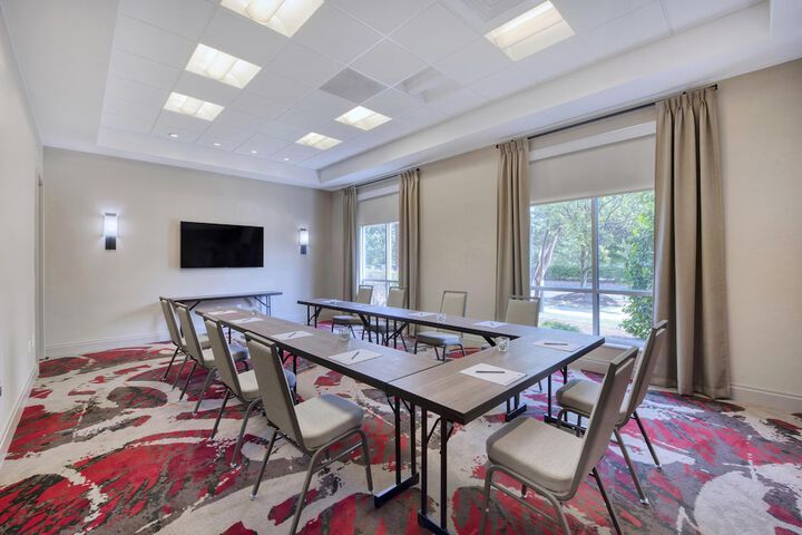 DoubleTree by Hilton Raleigh - Cary