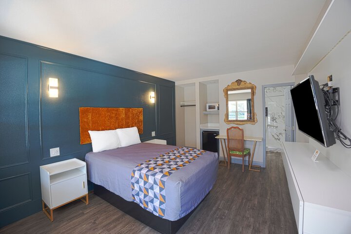 Room 40 of 126
