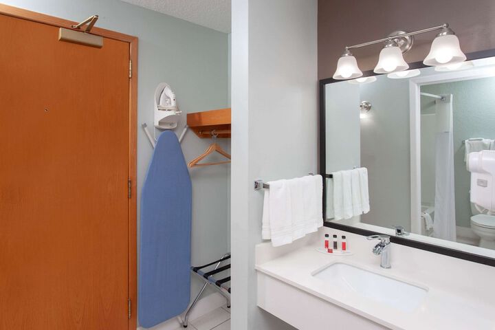 Room 14 of 34