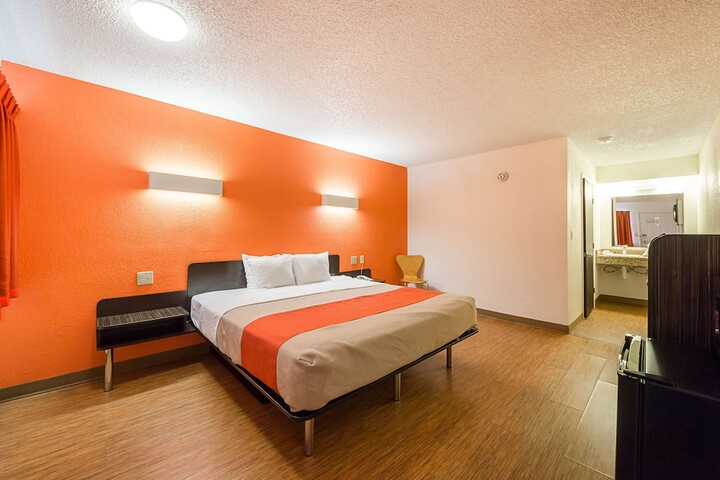 Room 30 of 46
