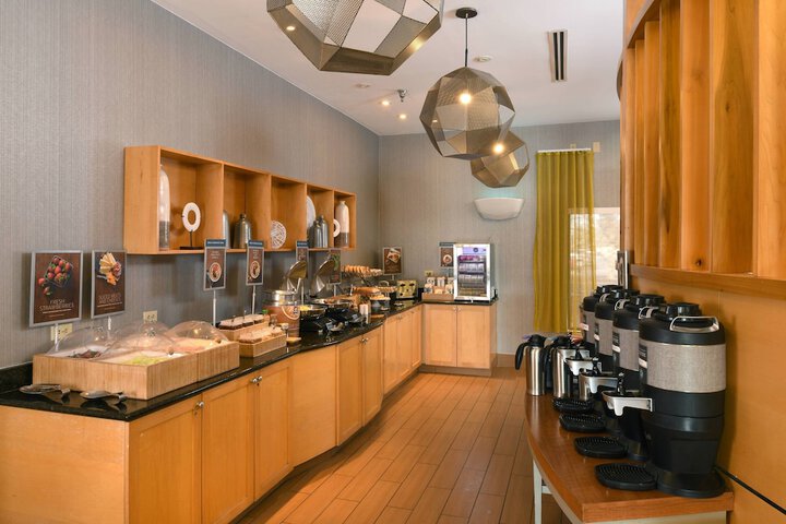 Breakfast/Coffee Service 26 of 32