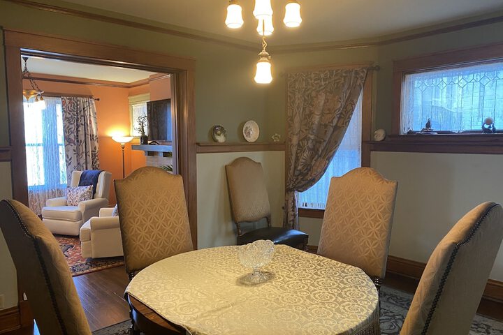 Vineyard Mansion & Carriage House Bed & Breakfast