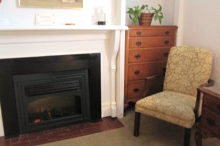 Room 18 of 196