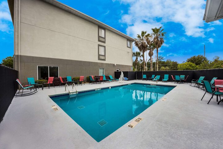 Pool 4 of 44