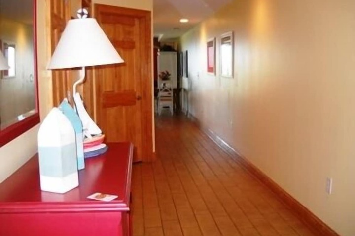 Ballroom/Hall 76 of 90