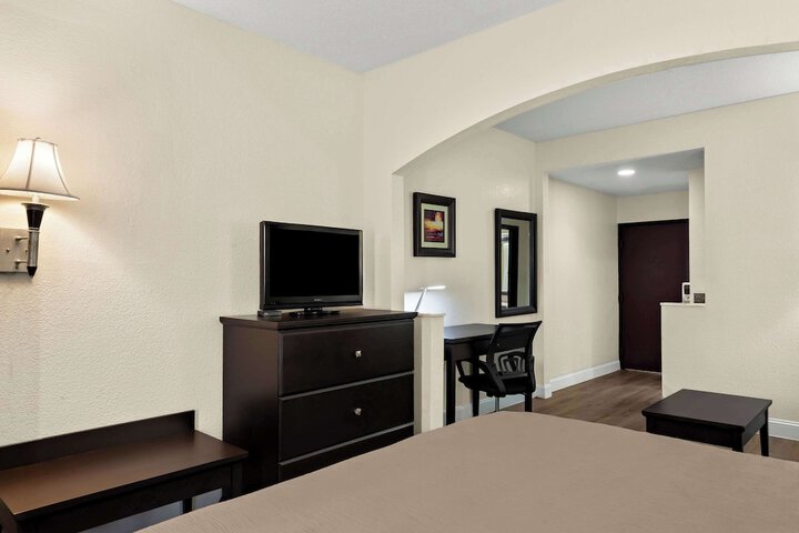 Room 26 of 45