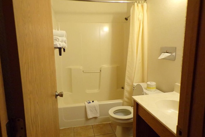 Room 9 of 25