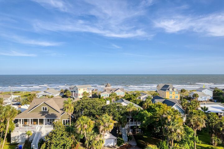 Red Maple by Avantstay Walk to Folly Beach