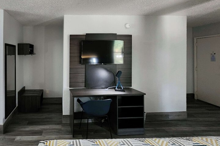 Room 34 of 40