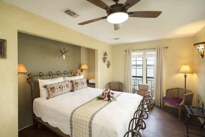 The Lakehouse Bed & Breakfast