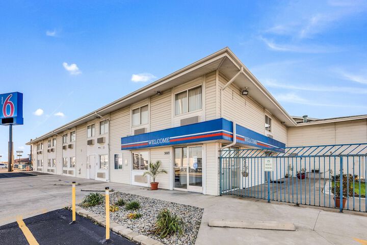 Hotel 2 of 82