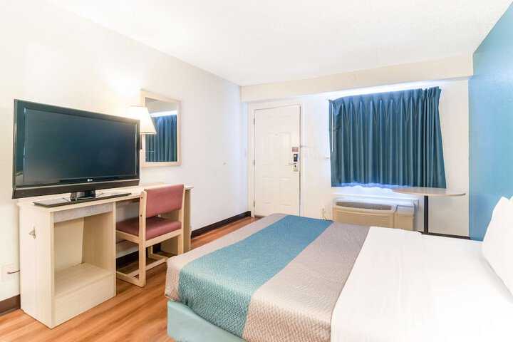 Room 19 of 28