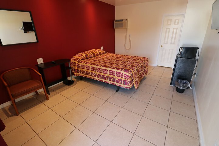 Room 26 of 38