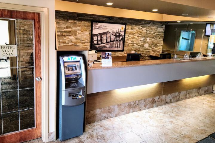 Super 8 by Wyndham Fort Saskatchewan