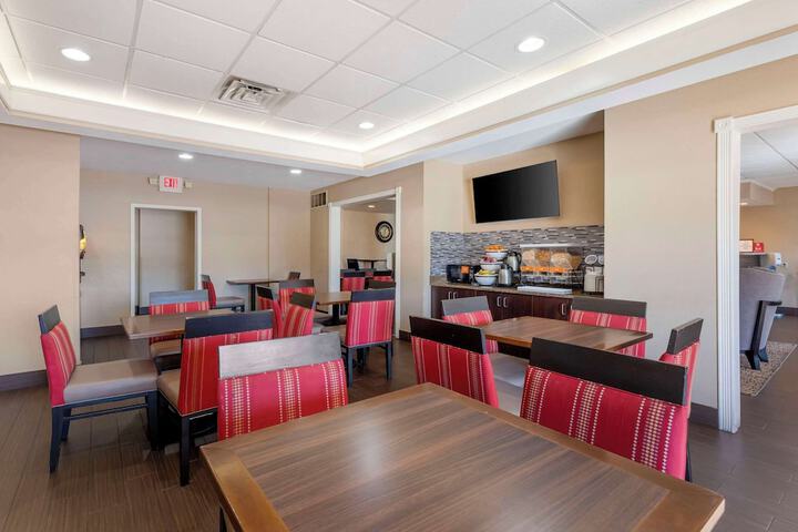 Comfort Inn & Suites Porter near Indiana Dunes