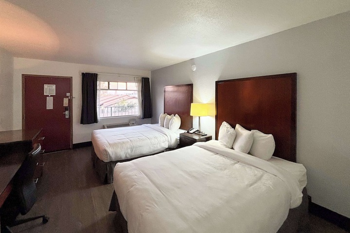 Room 4 of 5