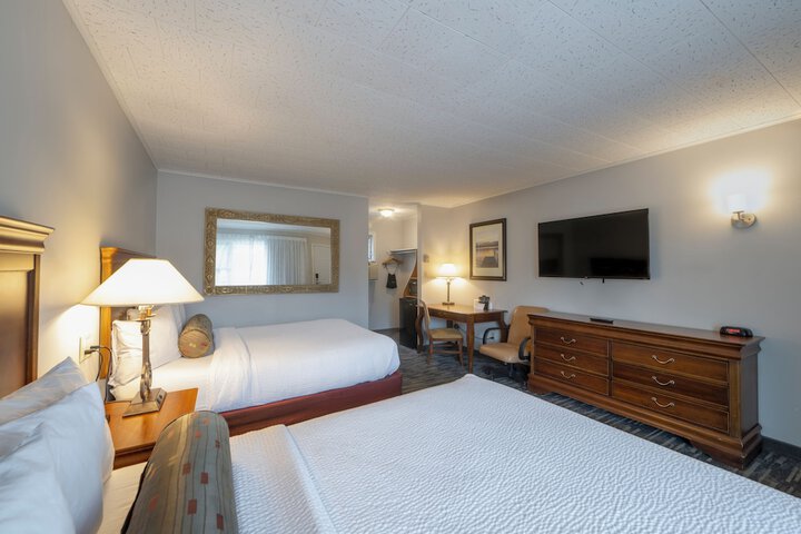 Scottys Lakeside Resort