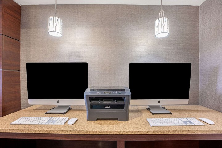 Business Center 36 of 37