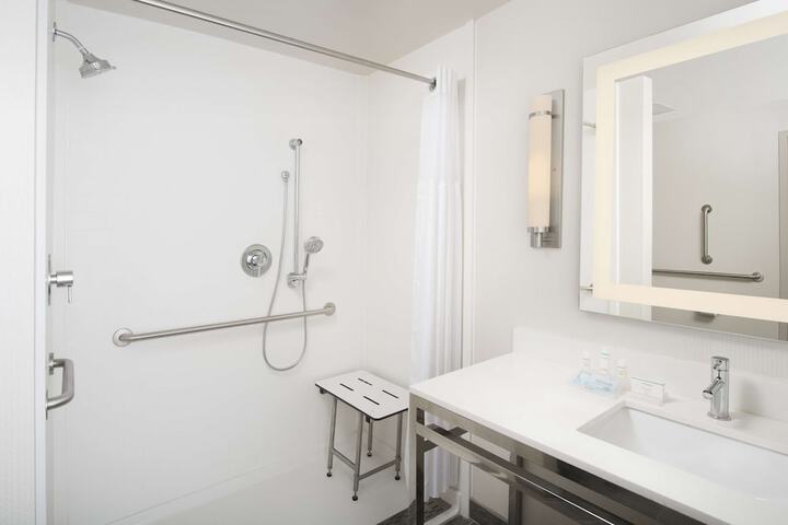 Room 10 of 25