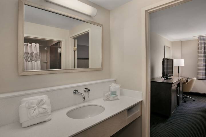 Room 10 of 45