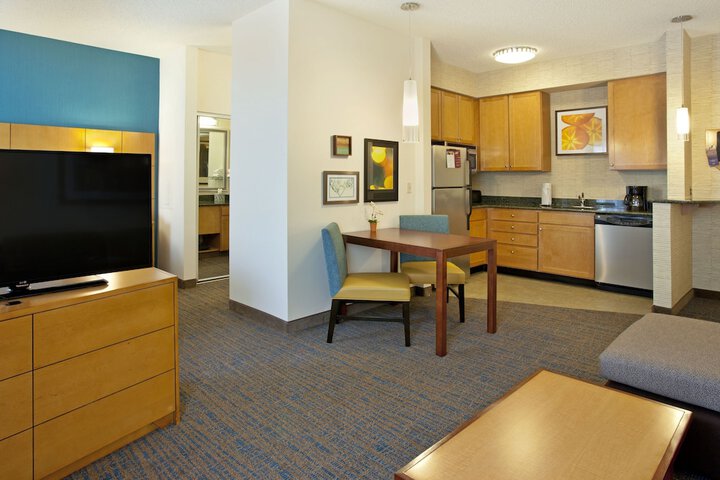 Room 16 of 32