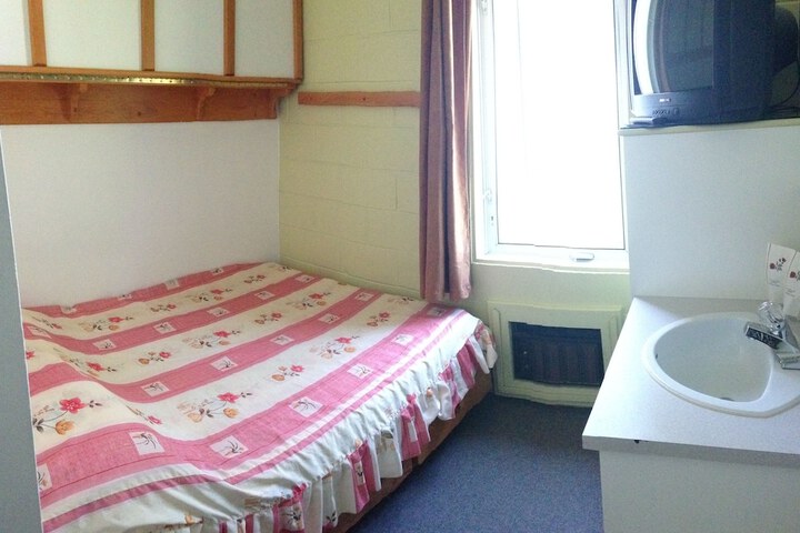 Room 18 of 27
