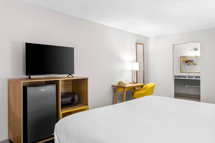 Days Inn by Wyndham Huntington