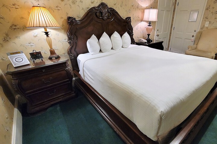 Room 31 of 104