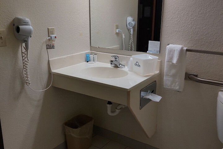 Room 33 of 46