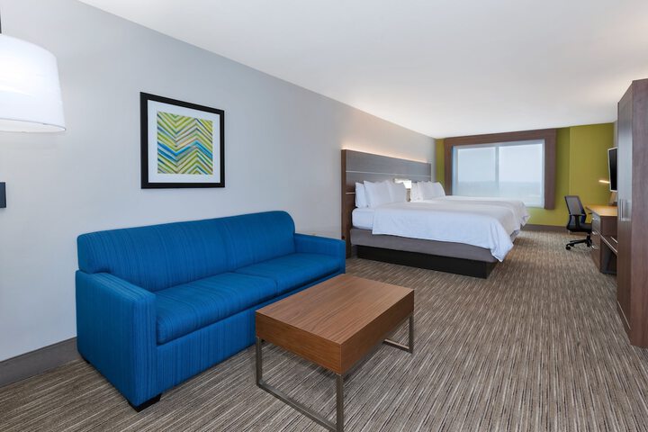 Room 25 of 40