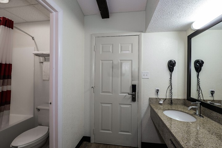 Room 20 of 33