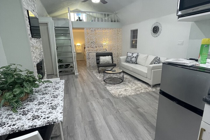 Room 21 of 28