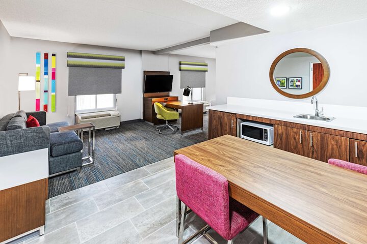 Room 8 of 36