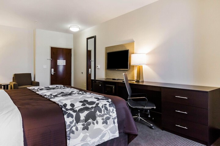 Room 16 of 40