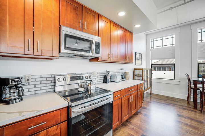 Modern Blaine Condo Rental 1 Mi to Boat Harbor!