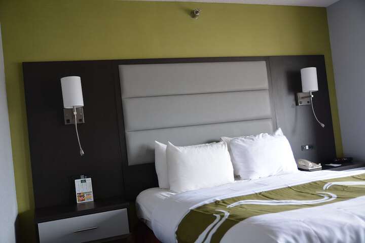 Room 11 of 33