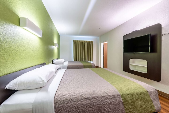 Room 34 of 53