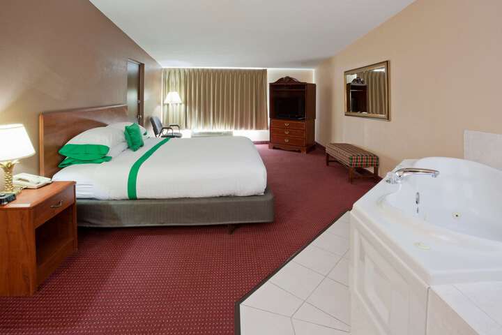 Suite 9 of 12
