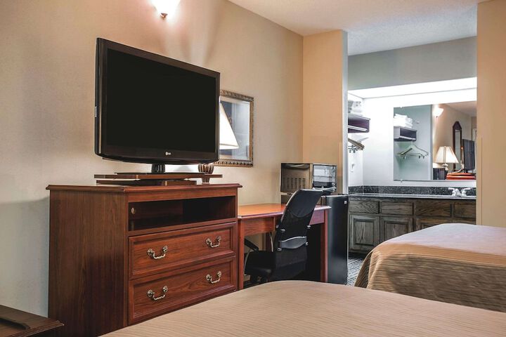 Room 8 of 16