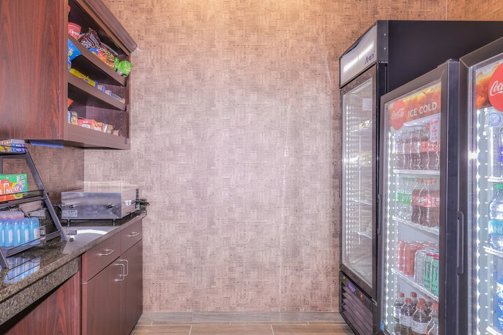 Cobblestone Hotel & Suites - Waukesha / West Milwaukee