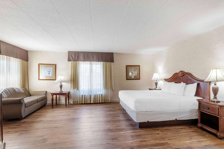 Room 32 of 51