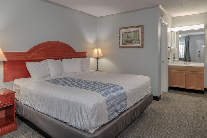 Room 12 of 27
